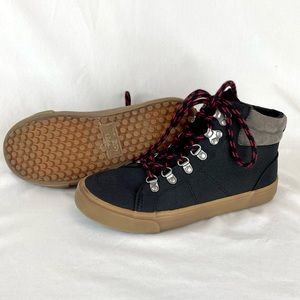 Old Navy Boys Canvas Hiker Shoe - Size 4
